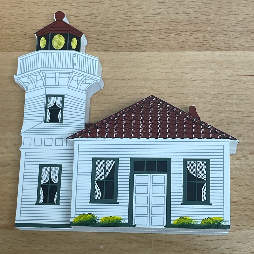 Sheila’s Mulkilteo Lighthouse, Washington. WCL02 1995 Wood Collectable.